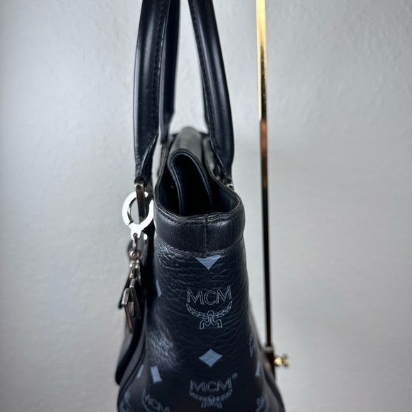MCM VISETOS TOTE BLACK BAG/CHARM LOGO - Picture 4 of 13
